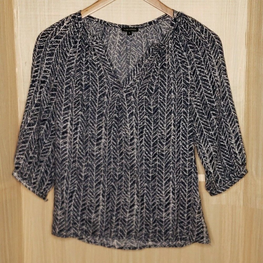 Anne Carson Blue White V Neck 3/4 Sleeve Blouse